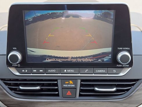 Used 2025 Nissan Altima 2.5 SV FWD image 13