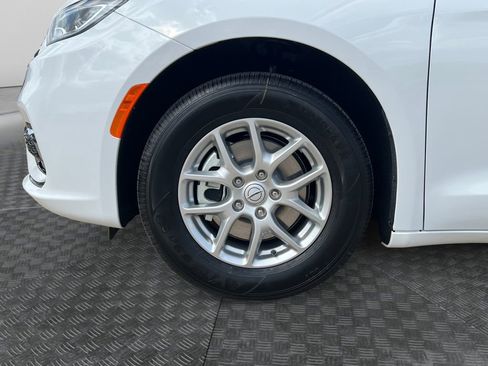 New 2026 Chrysler Pacifica Select image 23