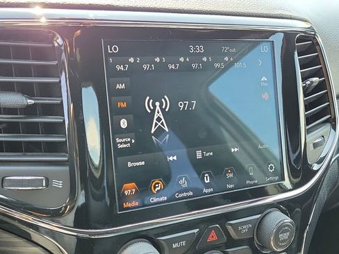 Used 2019 Jeep Grand Cherokee Limited AWD/4WD image 12