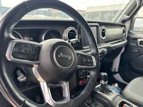 Used 2022 Jeep Wrangler Unlimited Rubicon 4xe w/ Cold Weather Group AWD/4WD image 11