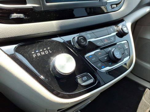 Used 2023 Chrysler Voyager LX FWD image 25