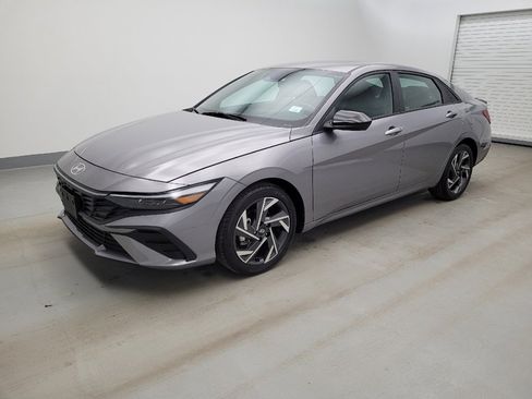 Used 2025 Hyundai Elantra Sport image 2