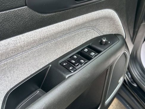 Used 2025 Jeep Compass Latitude w/ Sun & Sound Group image 10