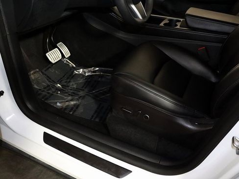 Used 2022 Tesla Model Y Performance image 23