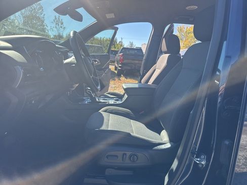 Used 2023 Chevrolet Traverse LT w/ Midnight/Sport Edition image 19