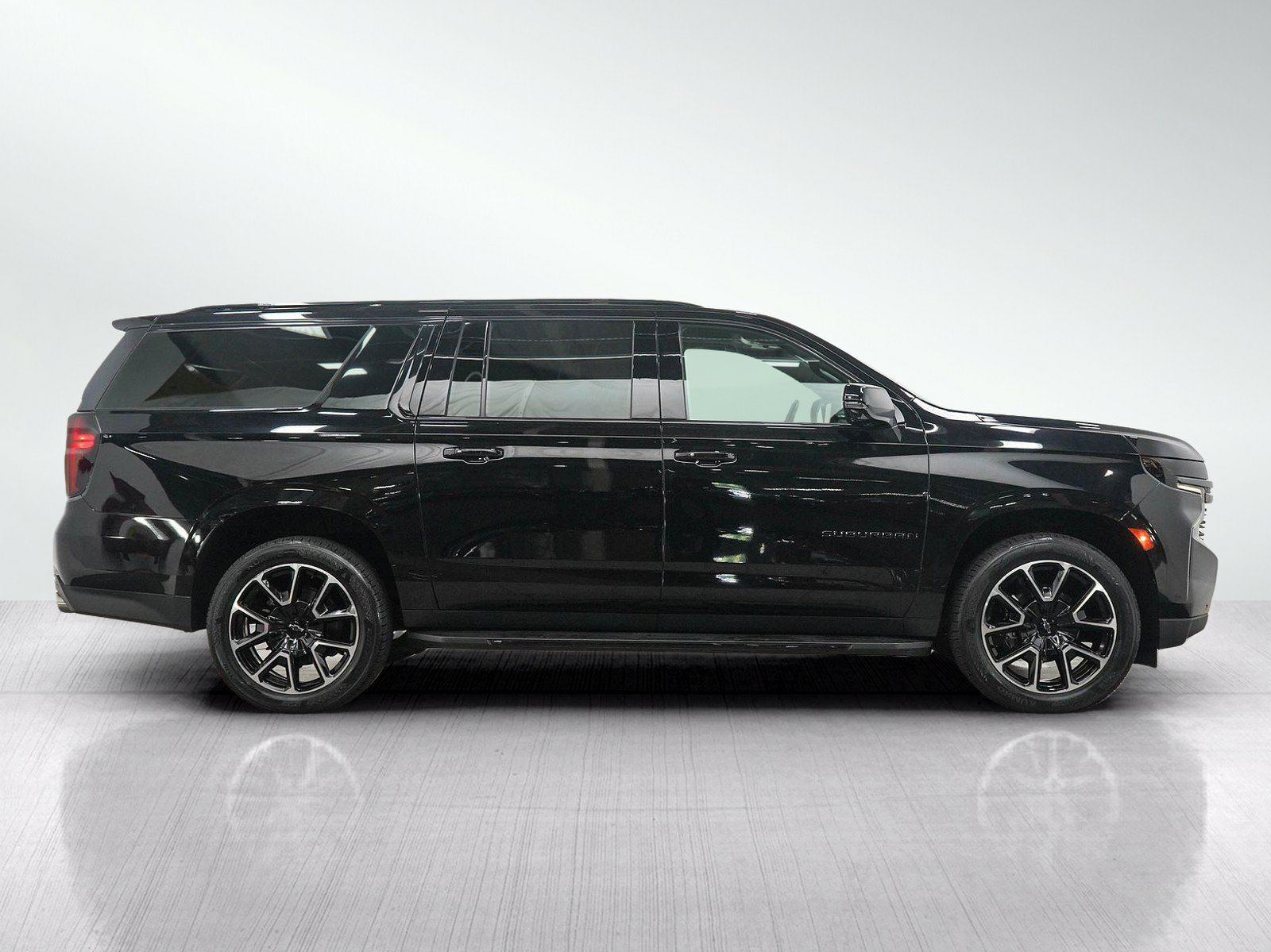 Used 2022 Chevrolet Suburban RST w/ Sport Performance Package AWD/4WD image 6