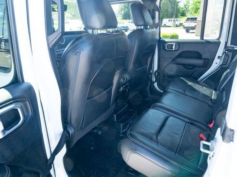 Used 2019 Jeep Wrangler Unlimited Sahara AWD/4WD image 30