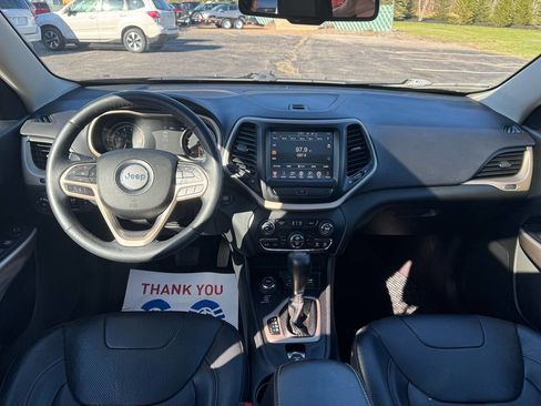 Used 2017 Jeep Cherokee Limited w/ Luxury Group AWD/4WD image 20