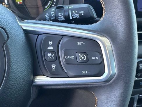 Used 2024 Jeep Wrangler Unlimited Sahara AWD/4WD image 27
