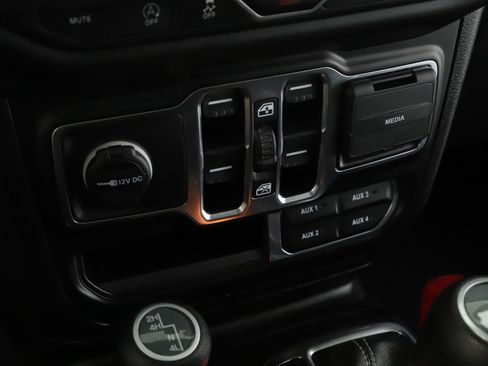 Used 2021 Jeep Wrangler Unlimited Sahara AWD/4WD image 15