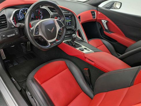 Used 2019 Chevrolet Corvette Z06 RWD image 2