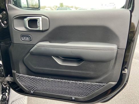 Used 2022 Jeep Gladiator Overland w/ Popular Equipment Package image 27