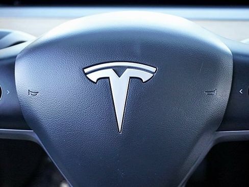 Used 2022 Tesla Model 3 Long Range AWD/4WD image 37