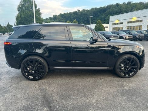 Used 2025 Land Rover Range Rover Sport SE AWD/4WD image 7