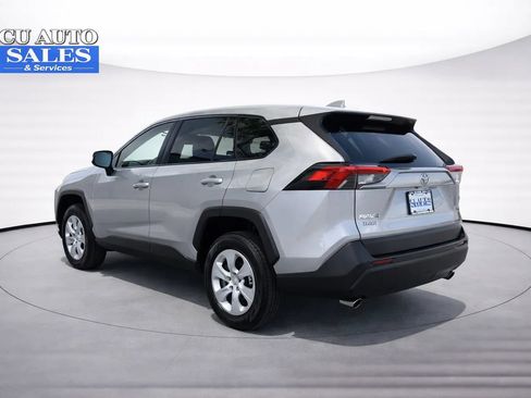 Used 2022 Toyota RAV4 LE image 4