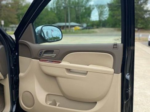 Used 2013 Chevrolet Tahoe LTZ RWD image 13
