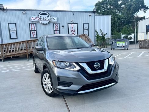 Used 2020 Nissan Rogue S image 1