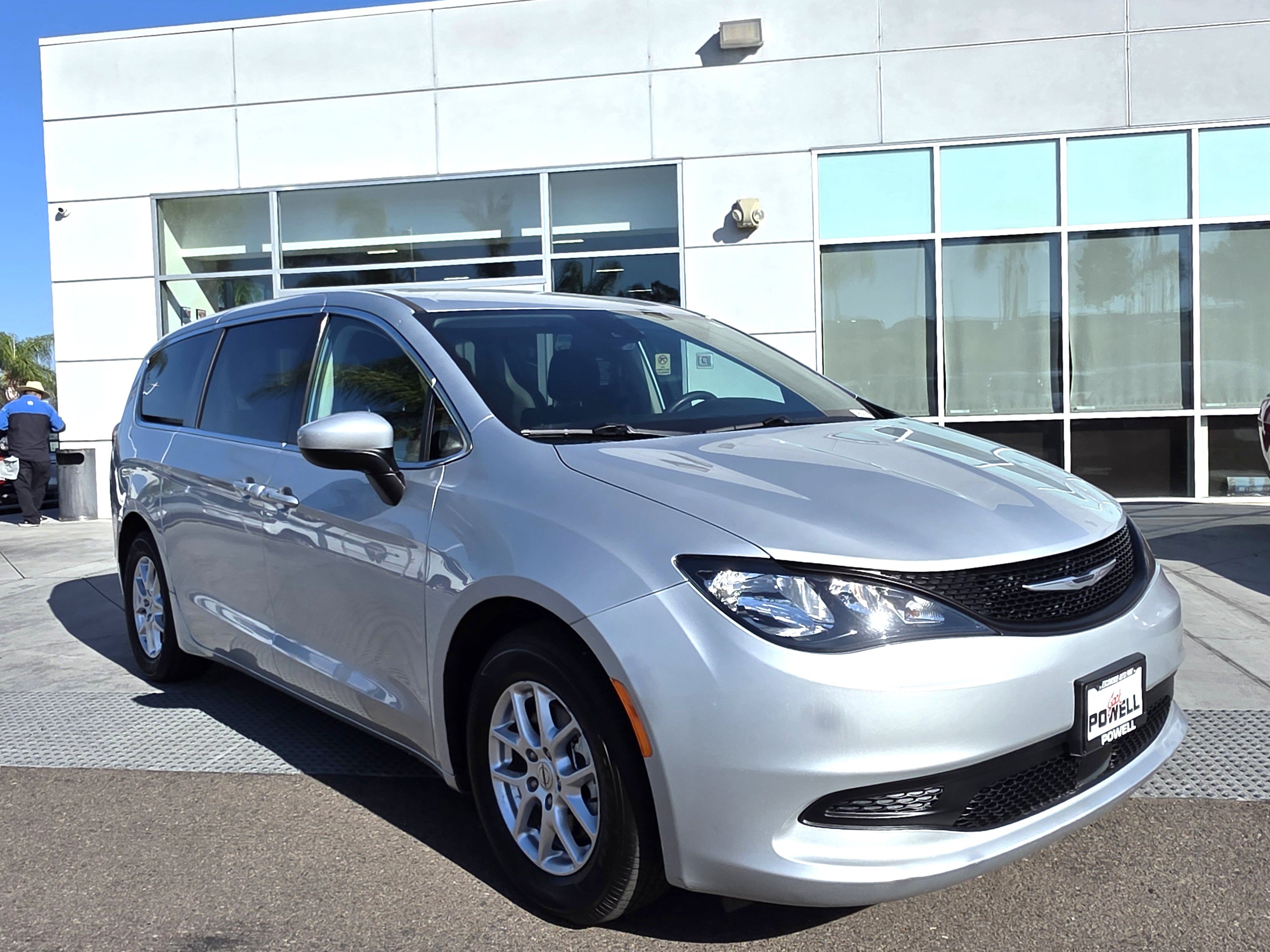 Certified 2023 Chrysler Voyager LX FWD image 6