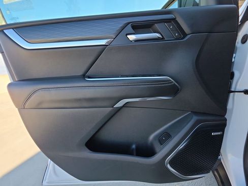 Used 2025 GMC Acadia Elevation image 23