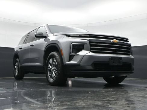 Used 2025 Chevrolet Traverse LT AWD/4WD image 43