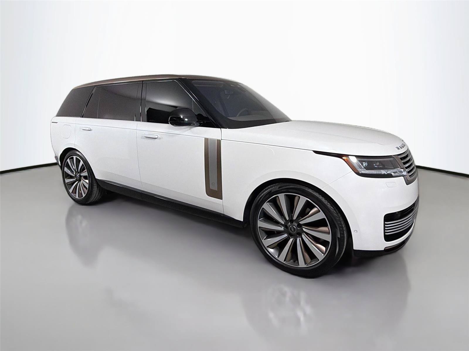 Certified 2022 Land Rover Range Rover SV AWD/4WD image 3