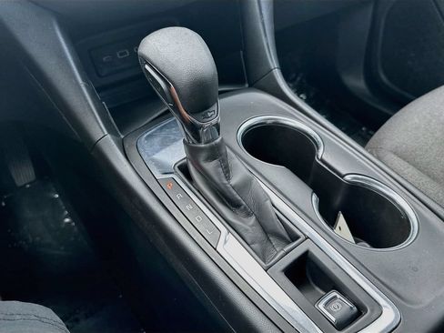 Used 2021 Chevrolet Equinox LT FWD image 16