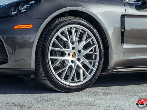 Used 2018 Porsche Panamera 4S image 47