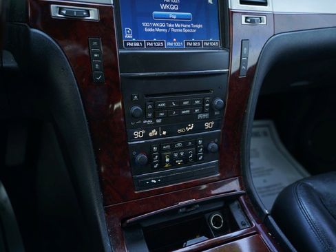 Used 2012 Cadillac Escalade Luxury image 17