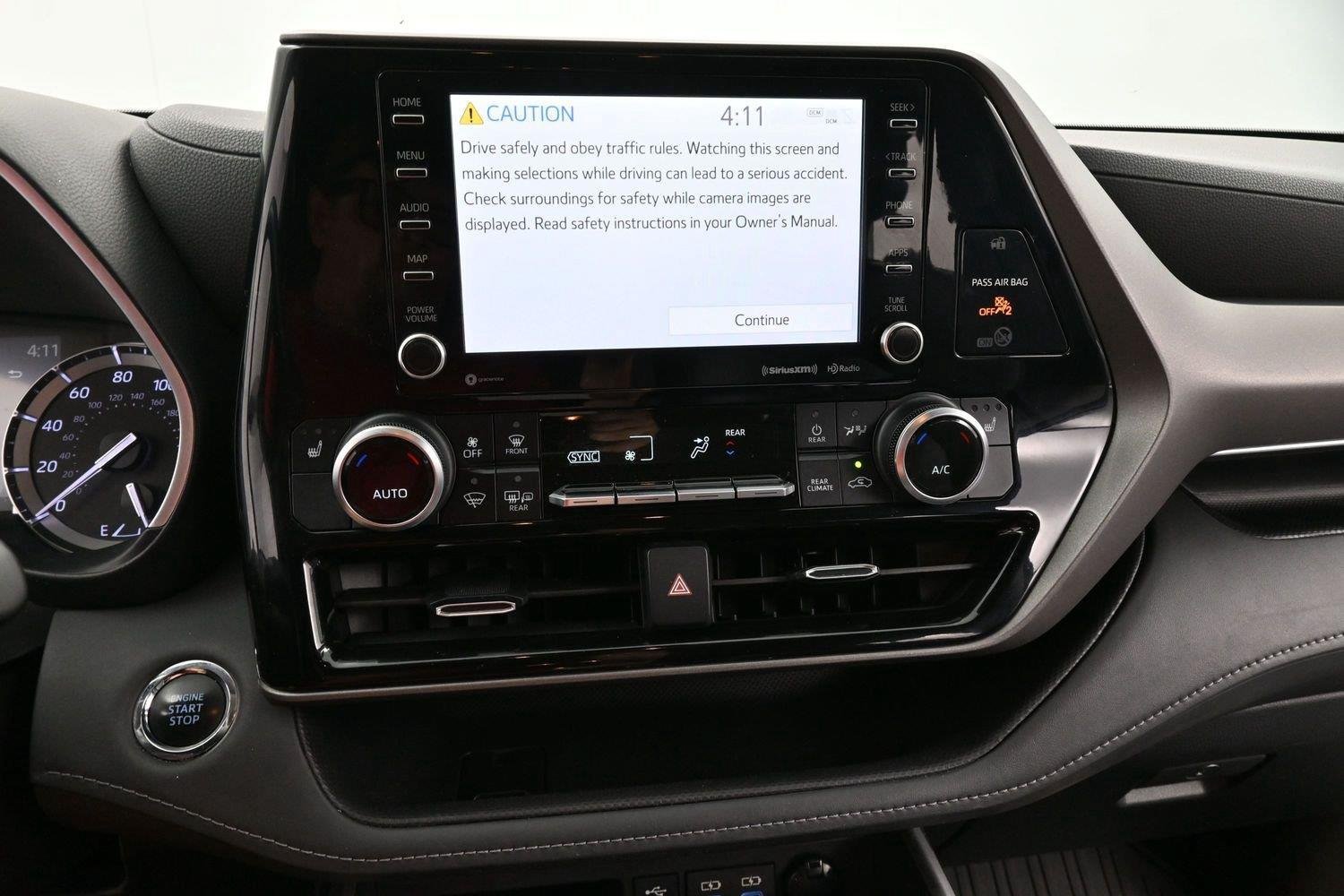 Used 2022 Toyota Highlander XLE FWD image 21