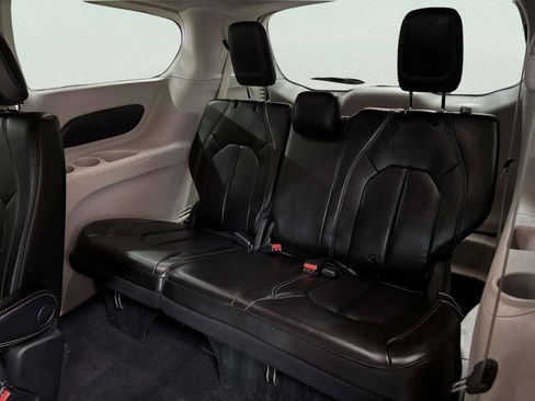 Used 2021 Chrysler Voyager Lxi FWD image 17
