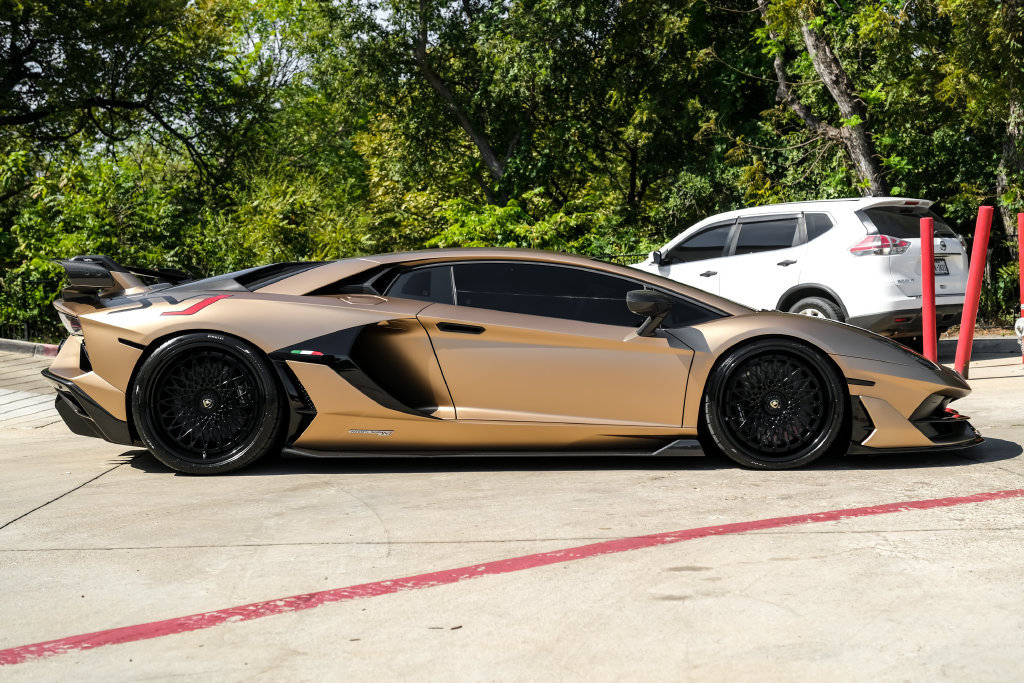 Used 2020 Lamborghini Aventador SVJ AWD/4WD image 8