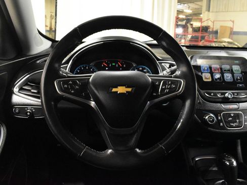 Used 2018 Chevrolet Malibu LT image 9