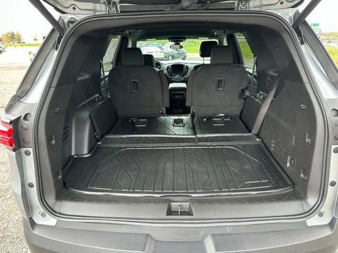 Used 2023 Chevrolet Traverse LT FWD image 29