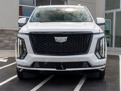 Used 2025 Cadillac Escalade ESV Sport Platinum w/ LPO, ONYX Package RWD image 4