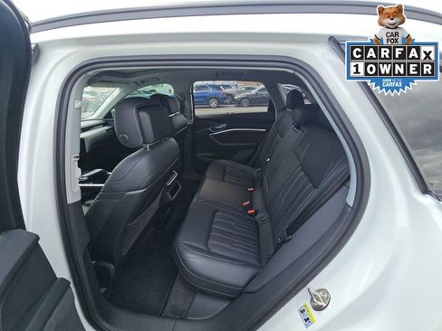 Used 2021 Audi e-tron Prestige w/ Prestige Package image 34