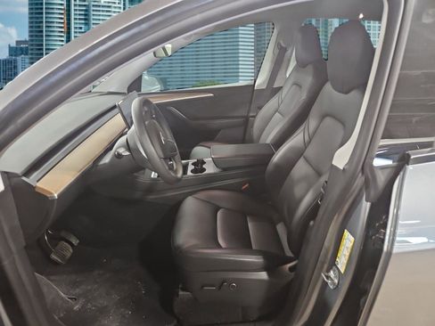 Used 2024 Tesla Model Y Long Range image 9