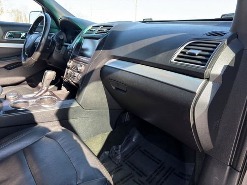 Used 2016 Ford Explorer XLT w/ Equipment Group 202A image 30