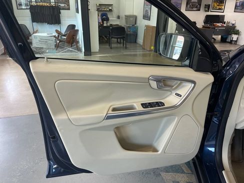 Used 2013 Volvo XC60 T6 Premier Plus AWD/4WD image 32