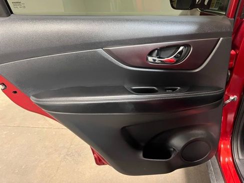 Used 2016 Nissan Rogue S image 16