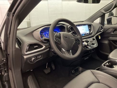 New 2026 Chrysler Voyager LX image 13