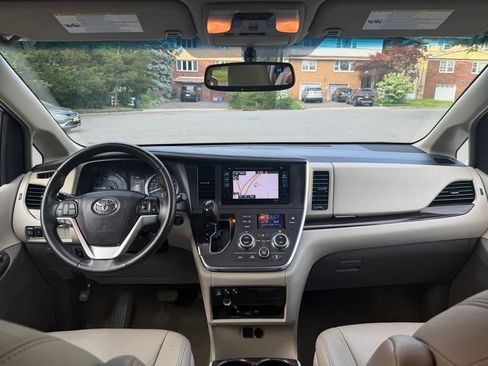 Used 2015 Toyota Sienna XLE Premium AWD/4WD image 30