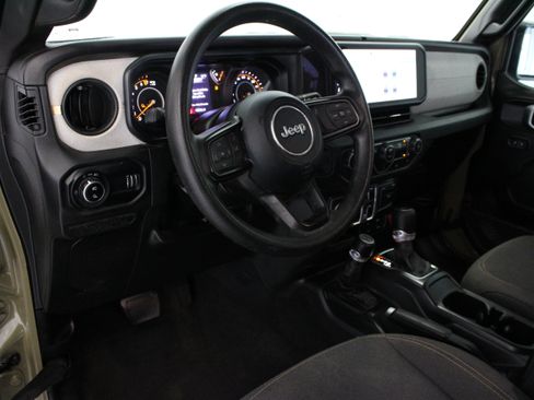 Used 2025 Jeep Gladiator Sport AWD/4WD image 13