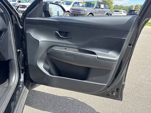 Used 2025 Hyundai Kona SEL FWD image 17
