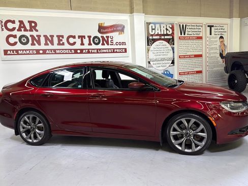 Used 2015 Chrysler 200 S w/ Comfort Group FWD image 4