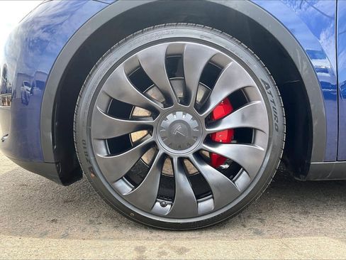 Used 2023 Tesla Model Y Performance AWD/4WD image 9