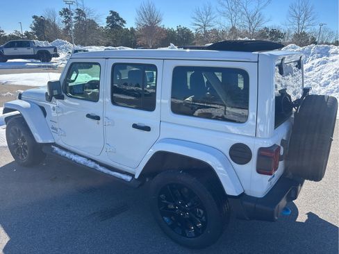 Used 2023 Jeep Wrangler Sahara w/ Cold Weather Group image 5