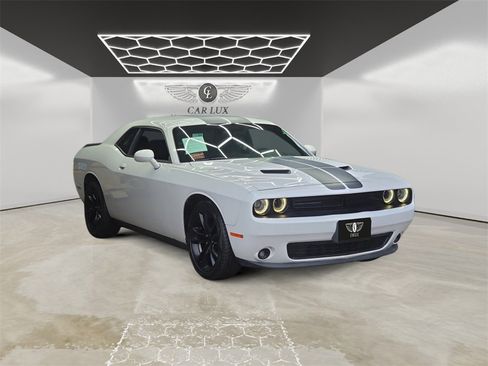 Used 2016 Dodge Challenger R/T w/ Driver Convenience Group image 7