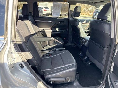 Used 2014 Toyota Highlander Limited image 11