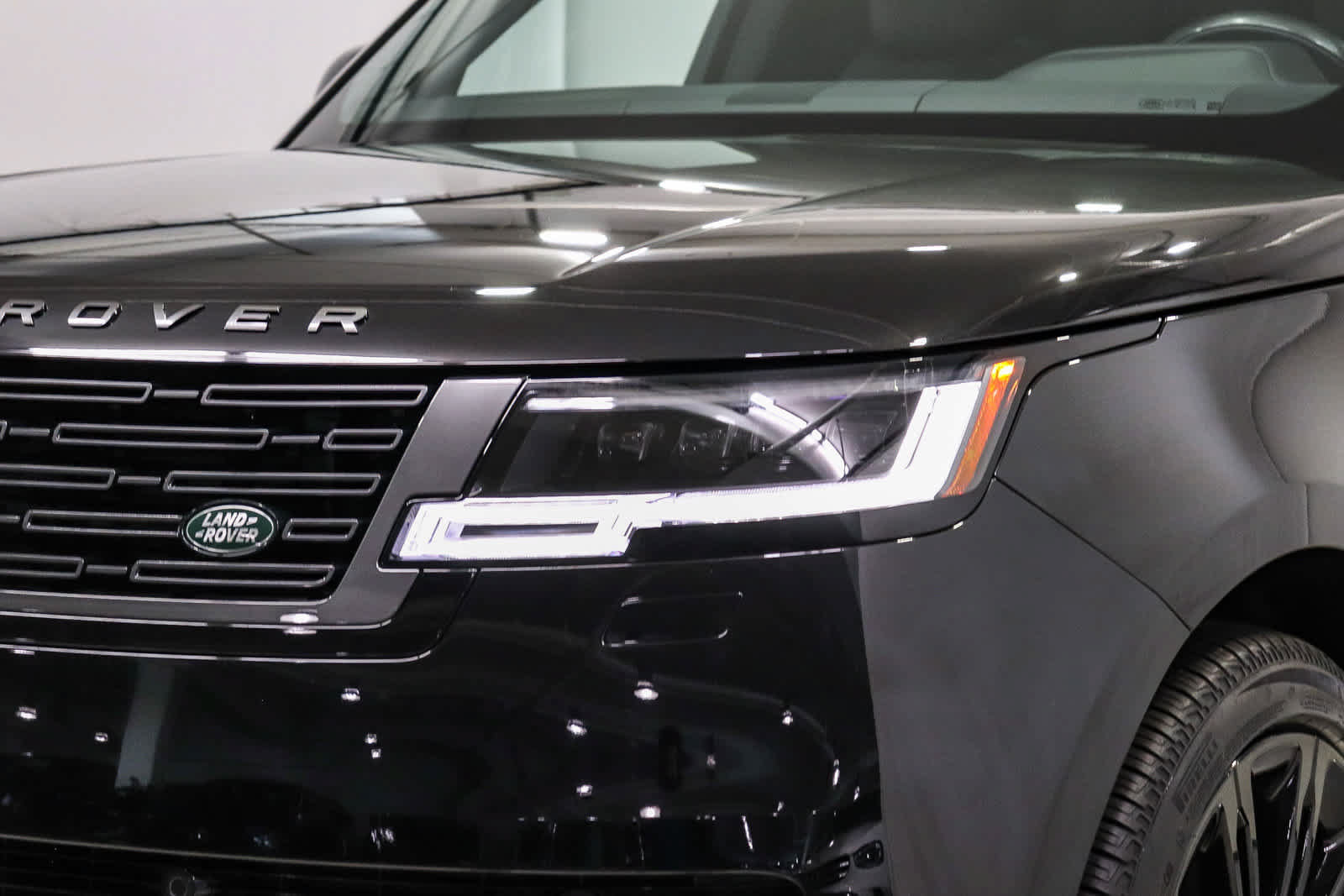 Used 2025 Land Rover Range Rover SE AWD/4WD image 7