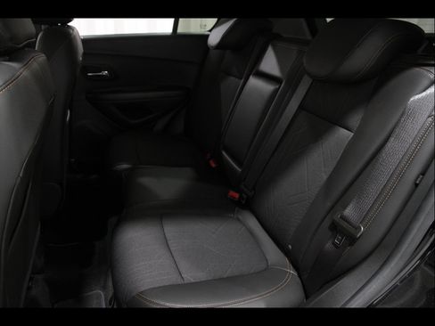 Certified 2022 Chevrolet Trax LT w/ Midnight Edition AWD/4WD image 17